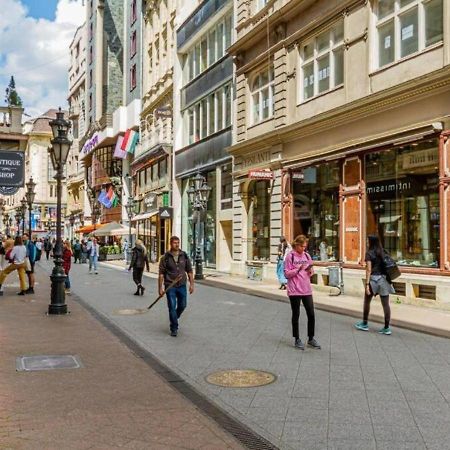 Luxury Apartment By The Famous Vaci Street Budapeste Exterior foto