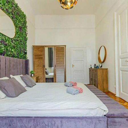 Luxury Apartment By The Famous Vaci Street Budapeste Exterior foto