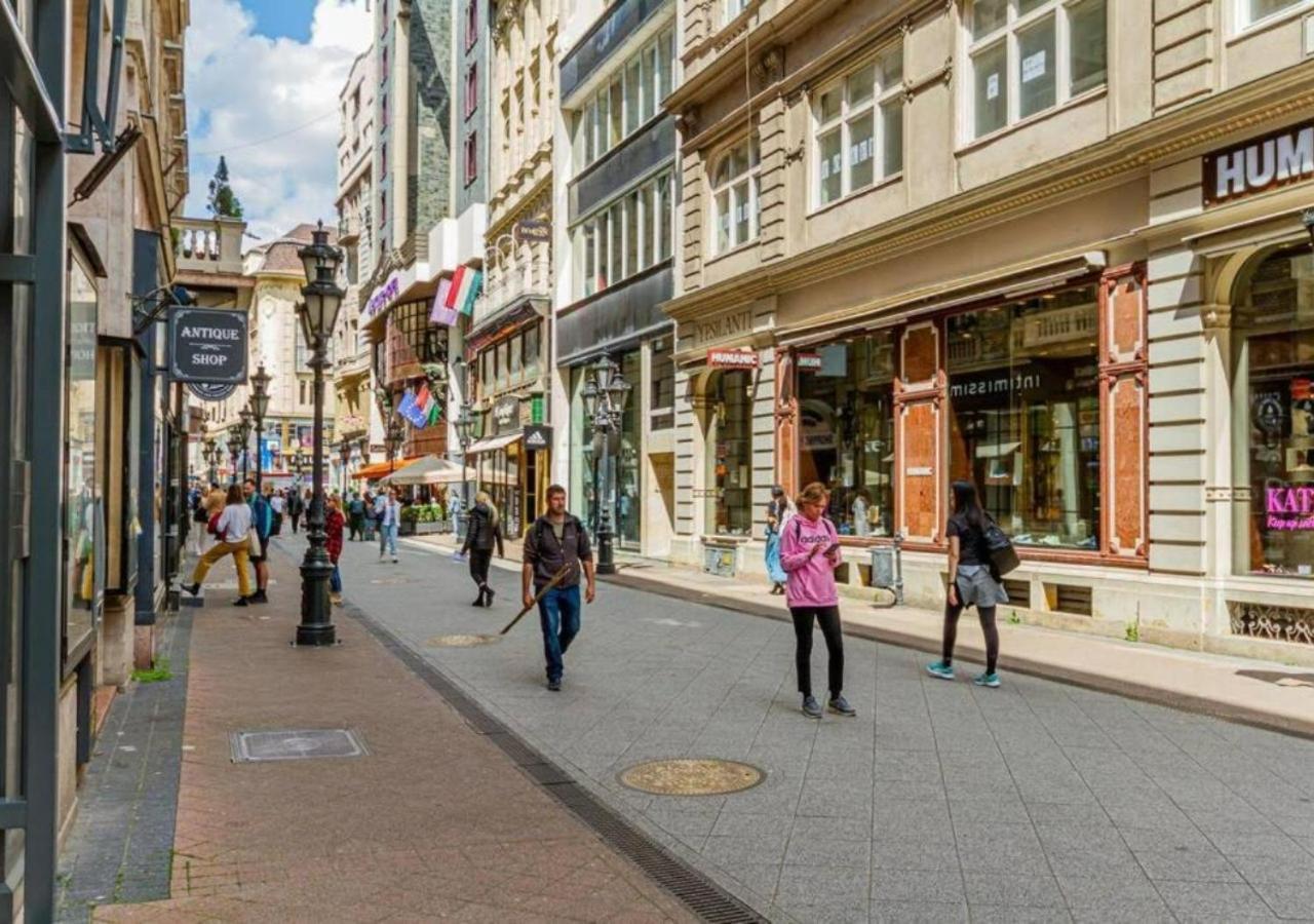 Luxury Apartment By The Famous Vaci Street Budapeste Exterior foto