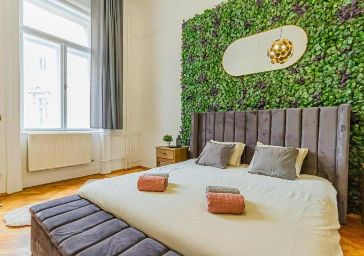Luxury Apartment By The Famous Vaci Street Budapeste Exterior foto