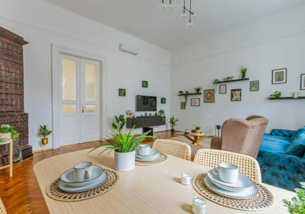 Luxury Apartment By The Famous Vaci Street Budapeste Exterior foto