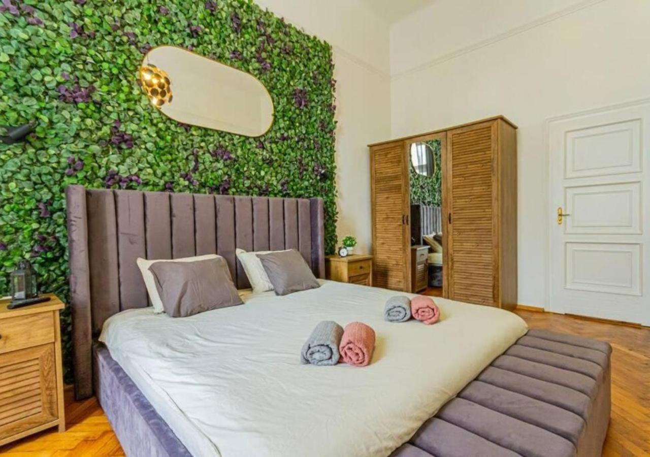 Luxury Apartment By The Famous Vaci Street Budapeste Exterior foto